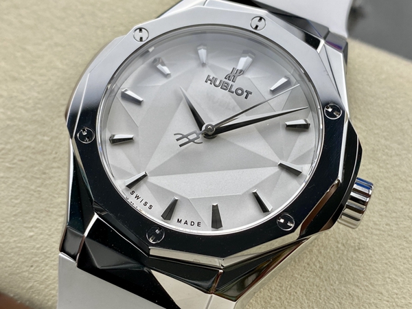 ウブロコピー時計背面デザイン